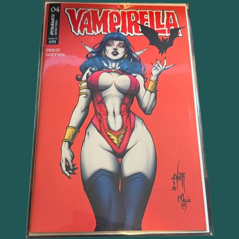 Vampirella #4 Dynamite Comics J. Scott Campbell Signed Cover Collectible NM/M